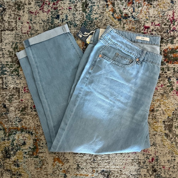 Universal Thread Light Wash Boyfriend Jeans With Cuff - NWT - 17R (Fits 14/16) - Picture 6 of 11